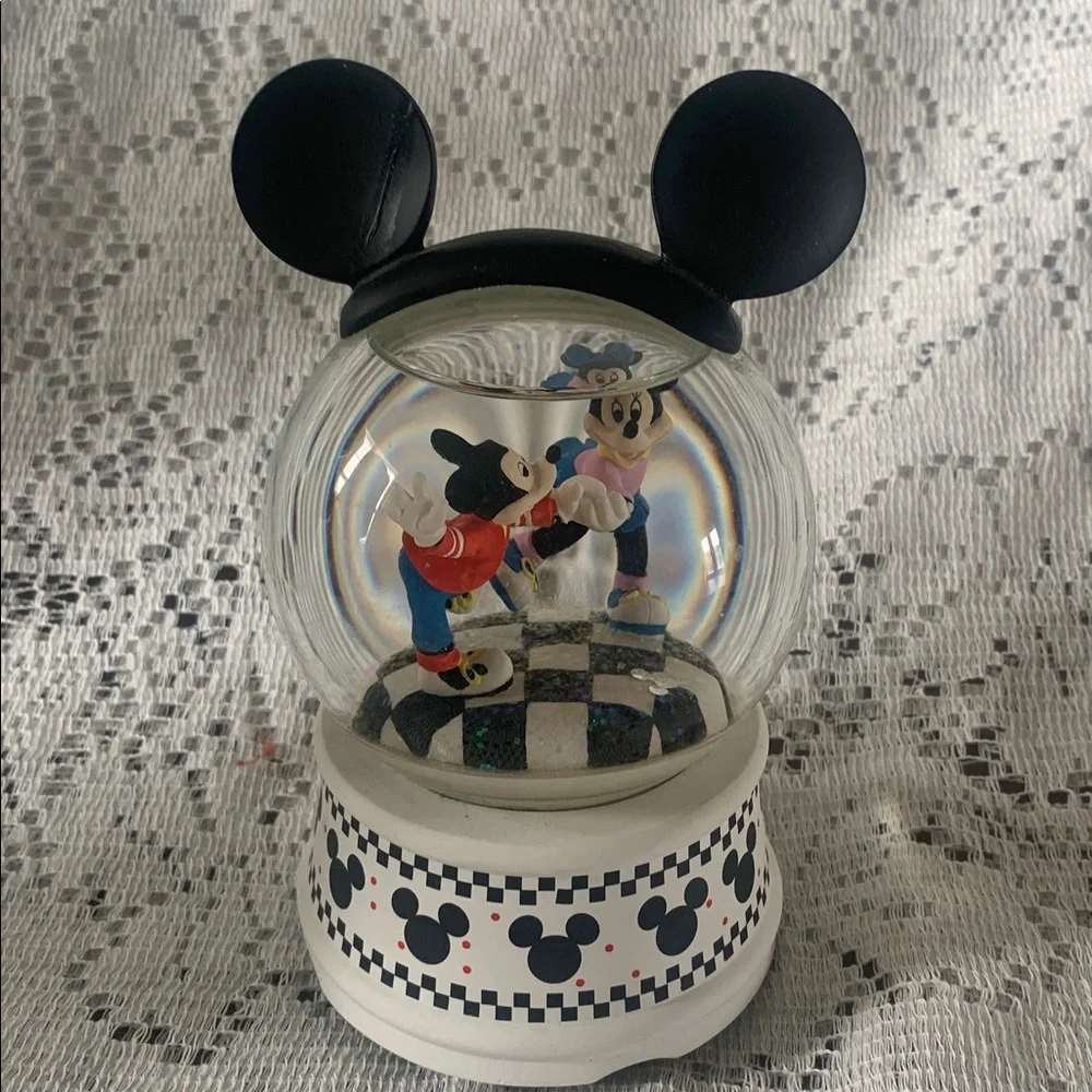 Disney Mickey & Minnie Musical Snow Globe 